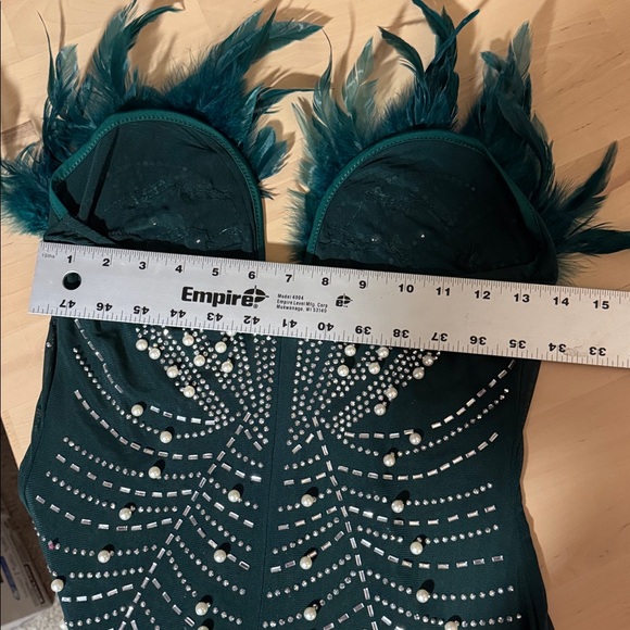 Halloween emerald fancy costume dress. Feathered bust with gems. Women’s Large - Picture 9 of 9